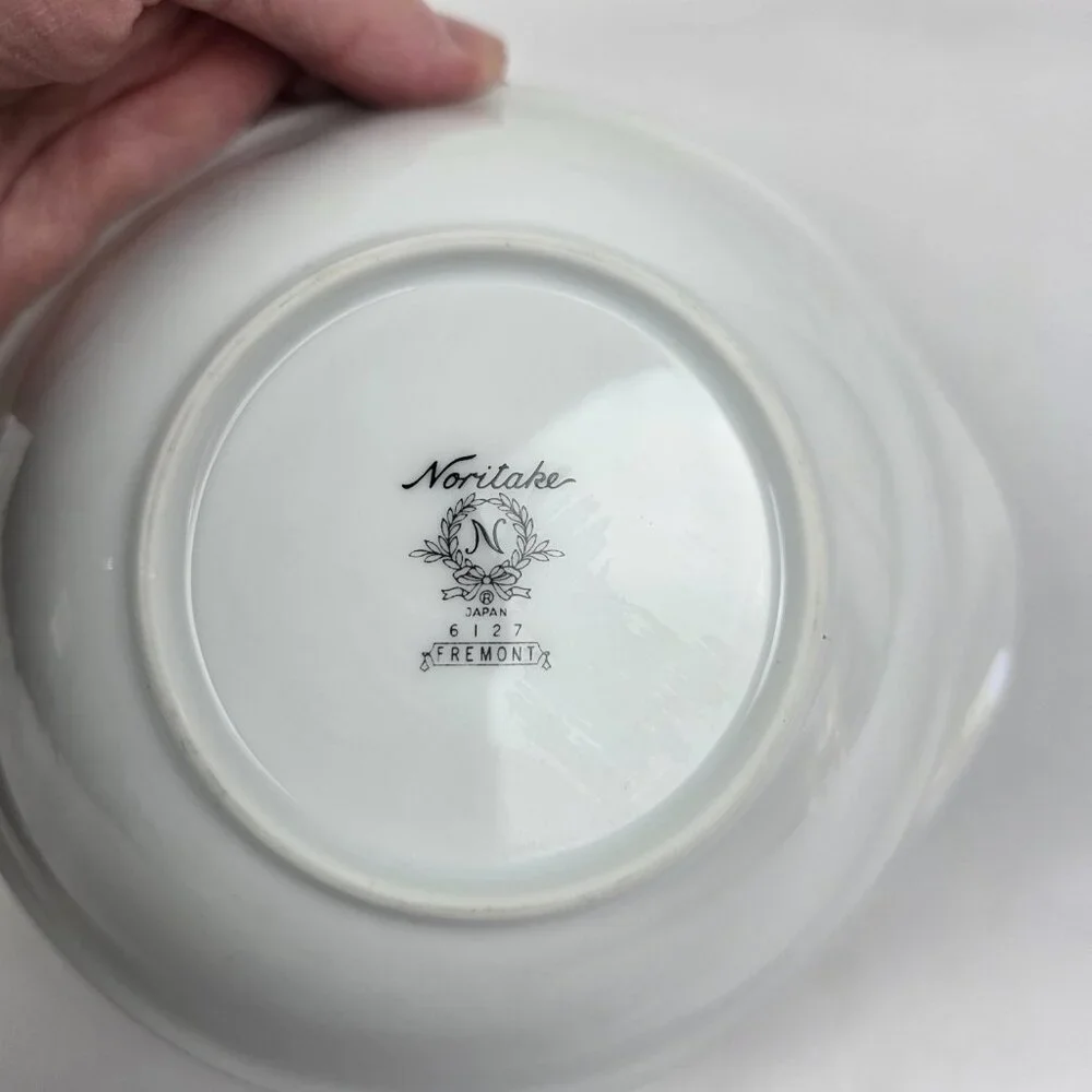 FOUR Noritake Fremont #6127 Lugged Cereal Bowl White with Platinum Trim